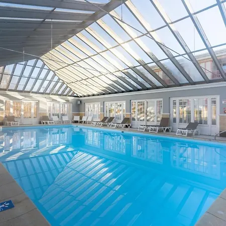Very Flat For 5 With Swimming Pool Tennis Court And Free Park *