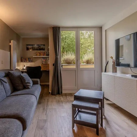 Very Flat For 5 With Swimming Pool Tennis Court And Free Park Apartment *