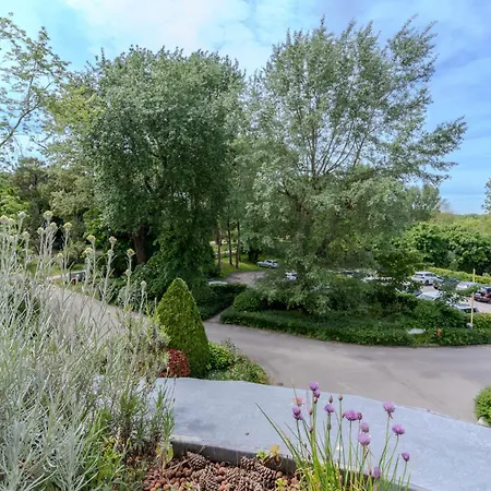 Very Flat For 5 With Swimming Pool Tennis Court And Free Park *