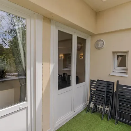 Very Flat For 5 With Swimming Pool Tennis Court And Free Park Apartment *