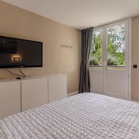 Very Flat For 5 With Swimming Pool Tennis Court And Free Park Le Touquet